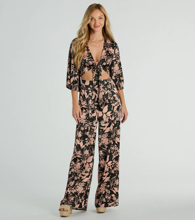 Refresh your fall closet with stylish women's pants like the Flawless Floral High Rise Wide-Leg Satin Pants in a sleek fabric and a pant leg style that makes your look unique.